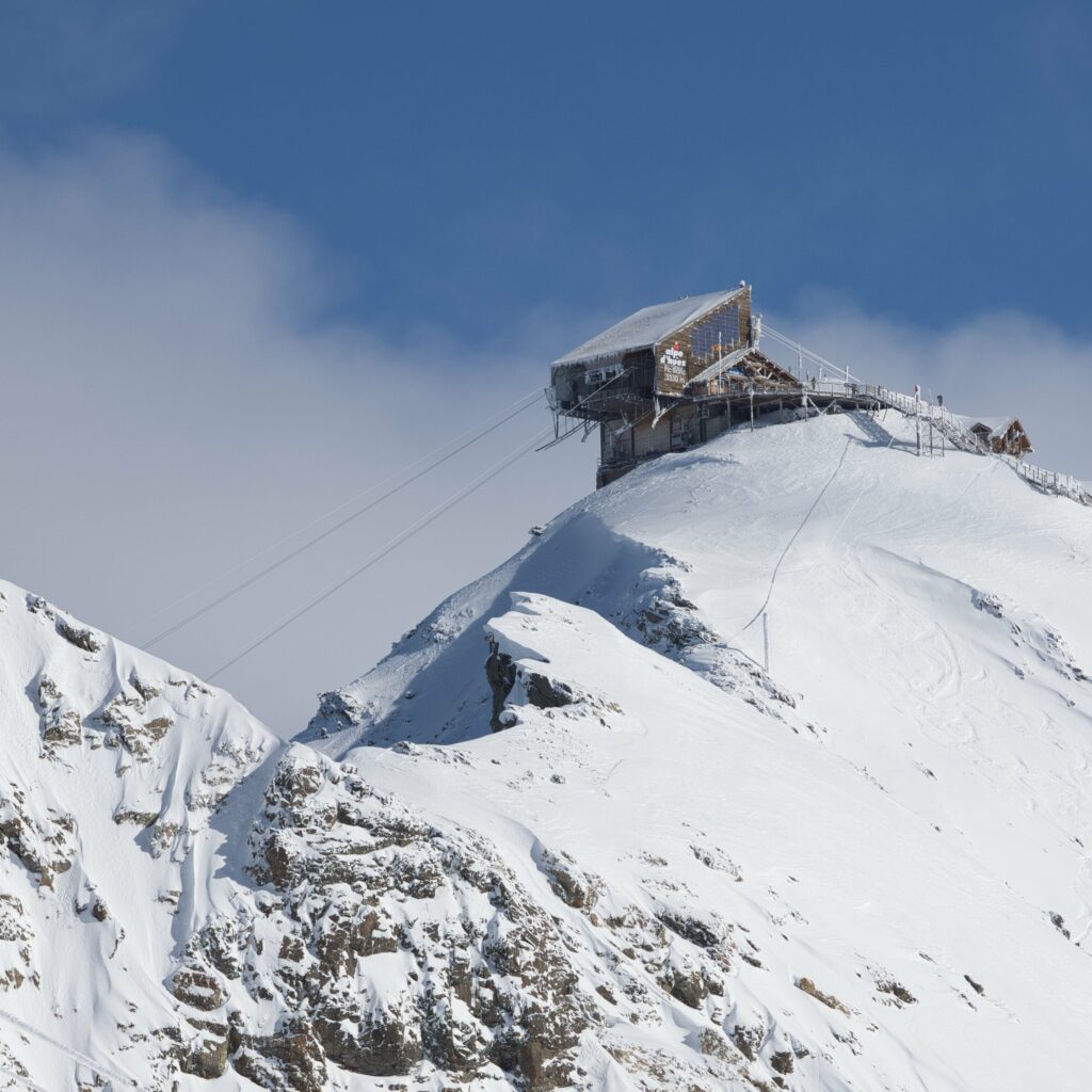 vue de la cabine d'arrivée du Pic Blanc à 3360m